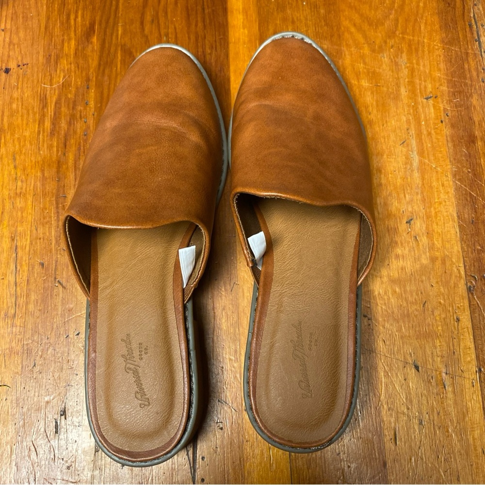 Universal Thread NWOT Tan Slip-On Mules Maura Style